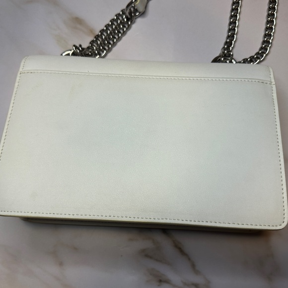 🔥SALE🔥 JW PEI Envelope Chain Bag in White/Silver - Picture 3 of 4